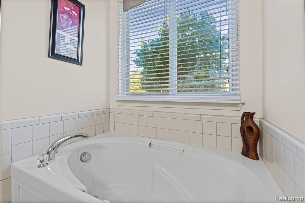 805 Columbia Drive, Flint, MI 48503 — Photo 20