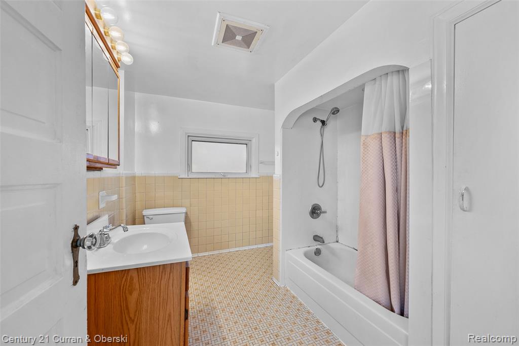 902 S Washington Avenue, Royal Oak, MI 48067 — Photo 16