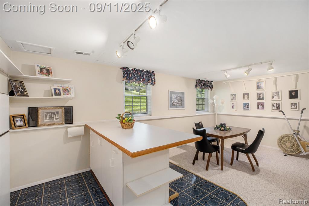 5886 Creekside Drive, Troy, MI 48085 — Photo 24