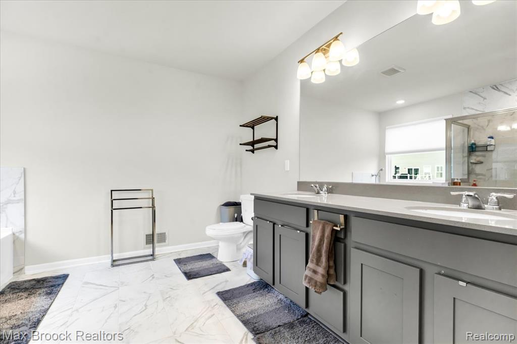8401 Sharon Drive, White Lake, MI — Photo 25