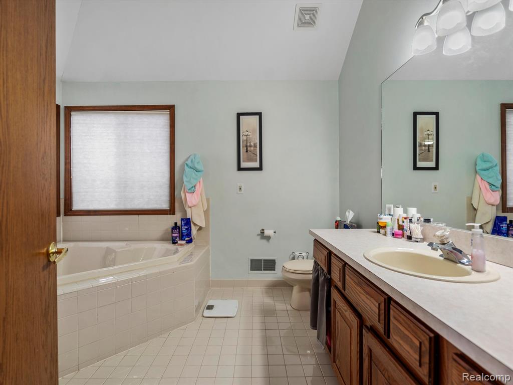 46891 EDGEWATER Drive, Macomb, MI 48044 — Photo 25