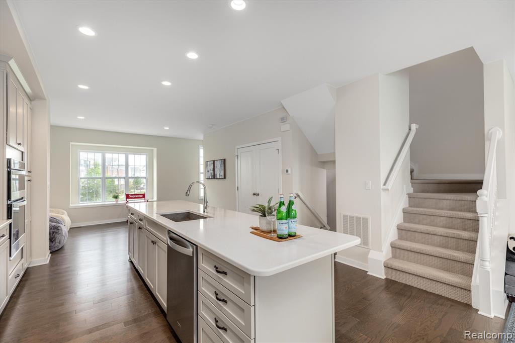 2846 RIDINGTON Road, Ann Arbor, MI 48105 — Photo 13
