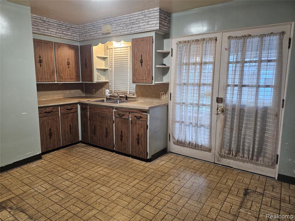 618 S Meade Street, Flint, MI 48503 — Photo 8