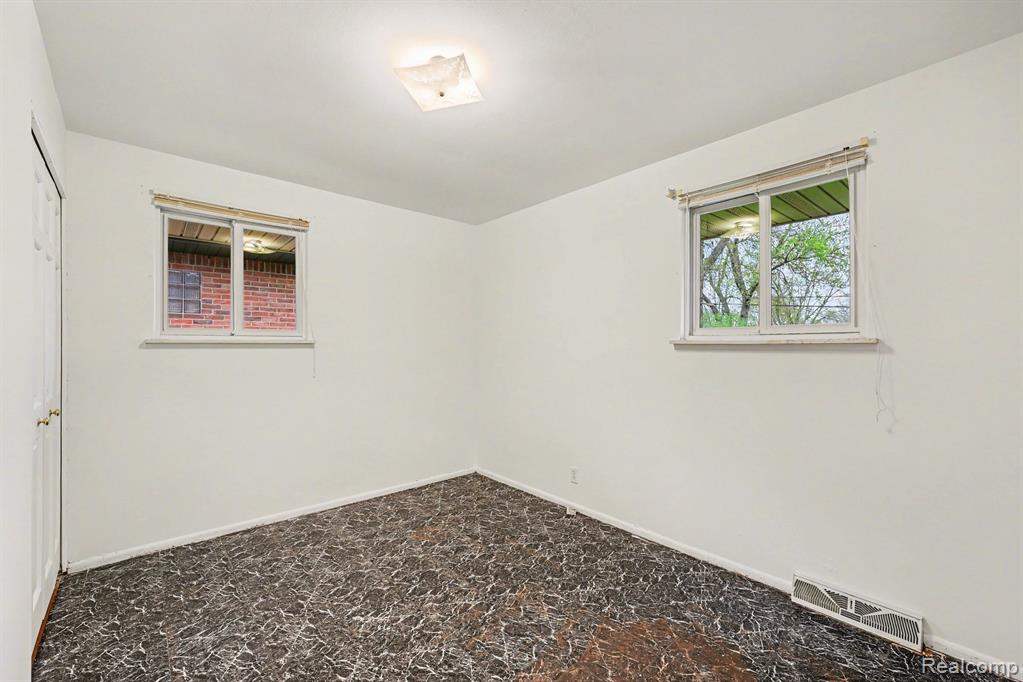 3688 Breaker Street, Waterford, MI 48329 — Photo 12