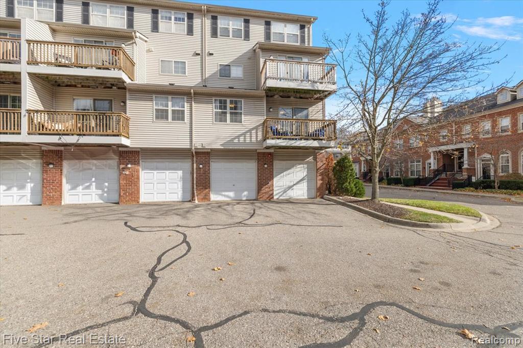 16924 Farmington Road, 93, Livonia, MI 48154 — Photo 15