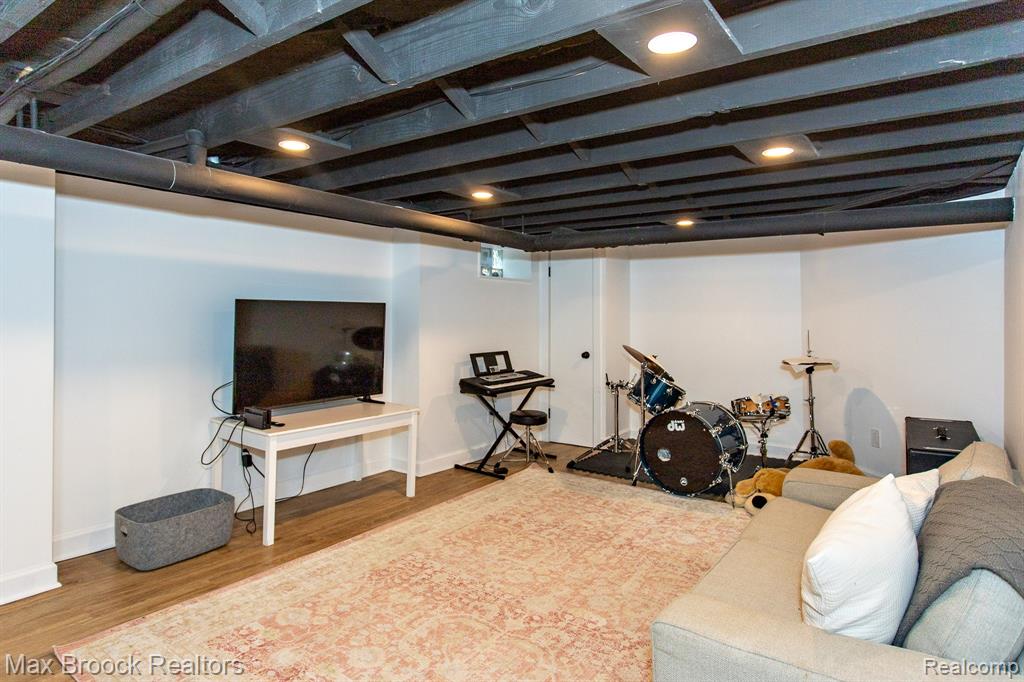 26008 Pembroke Road, Huntington Woods, MI — Photo 56