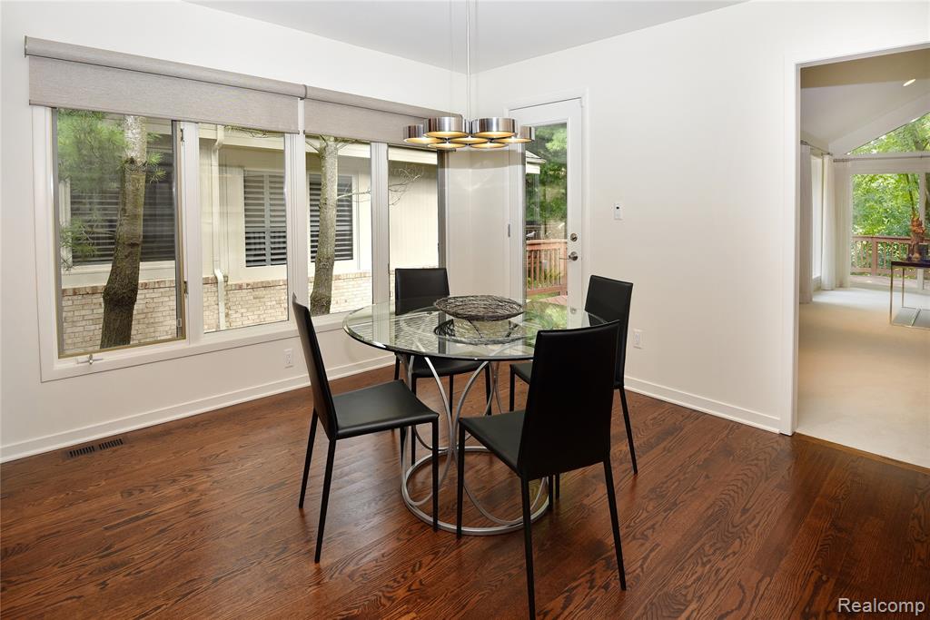 6536 Pleasant Lake Court, West Bloomfield, MI — Photo 12