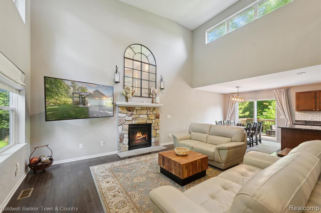 4577 Oaklawn Drive, Pinckney, MI 48169 — Photo 9