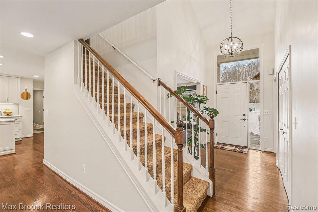 9858 Forest Ridge Drive, Clarkston, MI 48348 — Photo 7