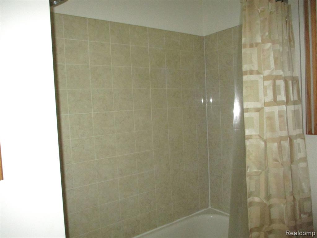 831 CARDWELL Street, Garden City, MI — Photo 9
