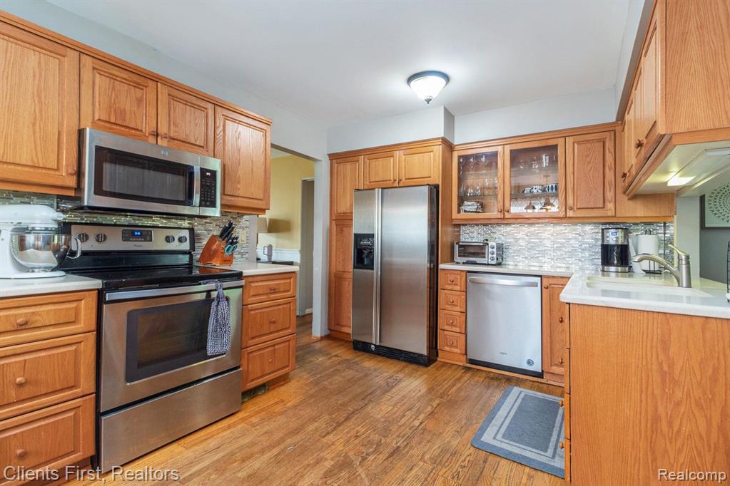 8341 FORREST Drive, Canton, MI 48187 — Photo 6