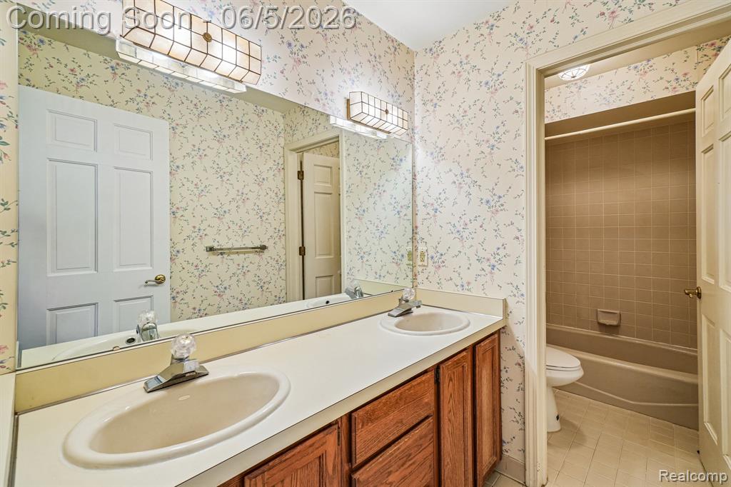 4523 Rivers Edge Drive, Troy, MI 48098 — Photo 35