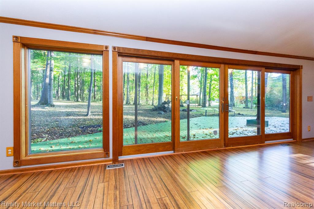 7505 Falling Leaf Court, Flushing, MI 48433 — Photo 2