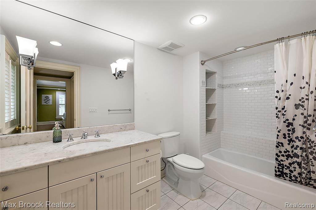760 Lone Pine Road, Bloomfield Hills, MI 48304 — Photo 22