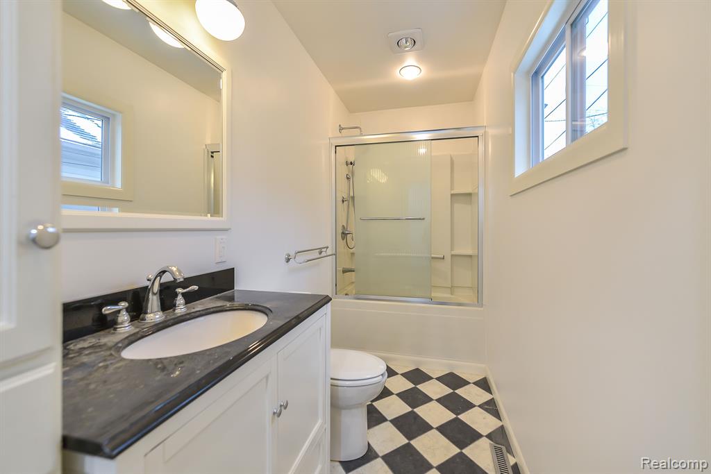 336 BEACHWAY Street, Whitmore Lake, MI 48189 — Photo 40