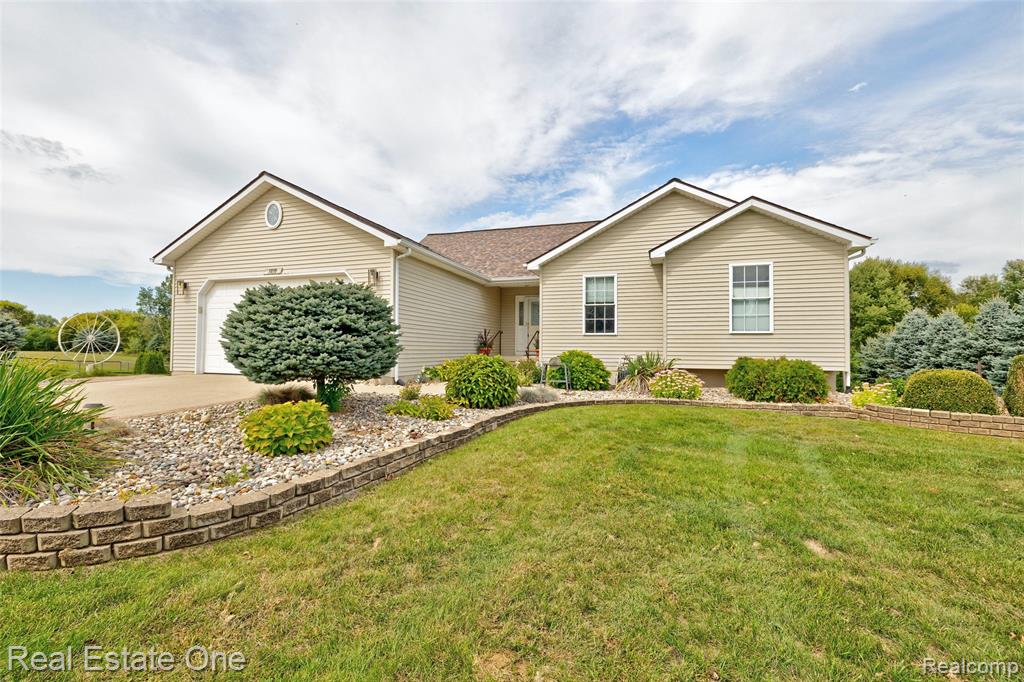 5899 Cobblestone Drive, Almont, MI 48461 — Photo 38