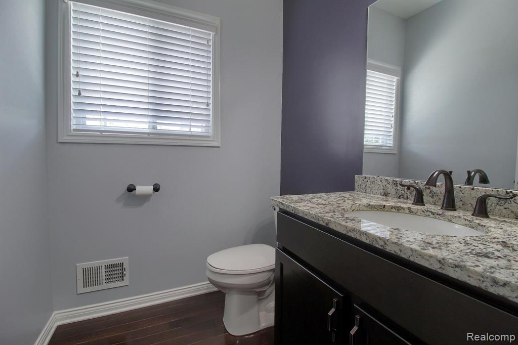 518 PARKDALE AVE, Rochester, MI 48307 — Photo 10
