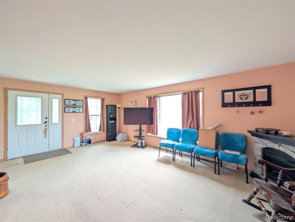 11224 Nearbrook Court, South Lyon, MI 48178 — Photo 5