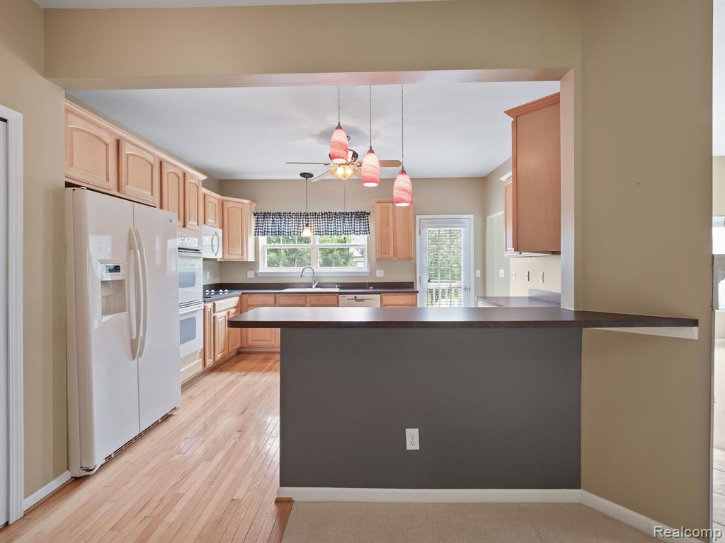 694 W BLUFF, Rochester Hills, MI 48307 — Photo 11