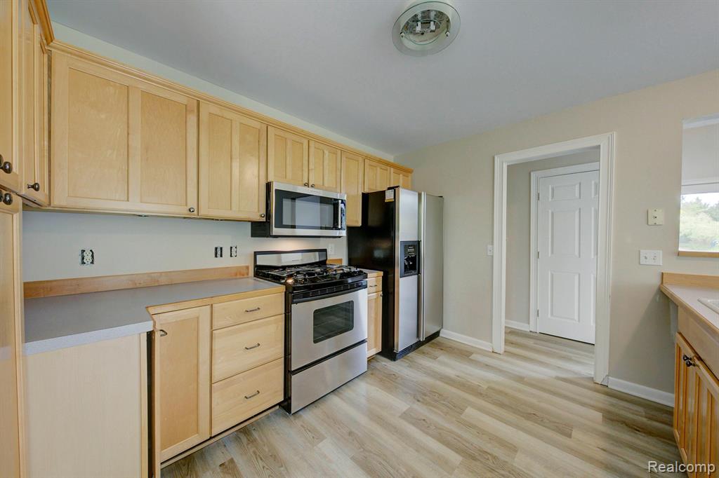 850 VILLAGE PINE Lane, Ortonville, MI 48462 — Photo 38
