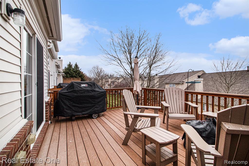 724 Knolls Landing Drive, 18, Milford, MI 48381 — Photo 34