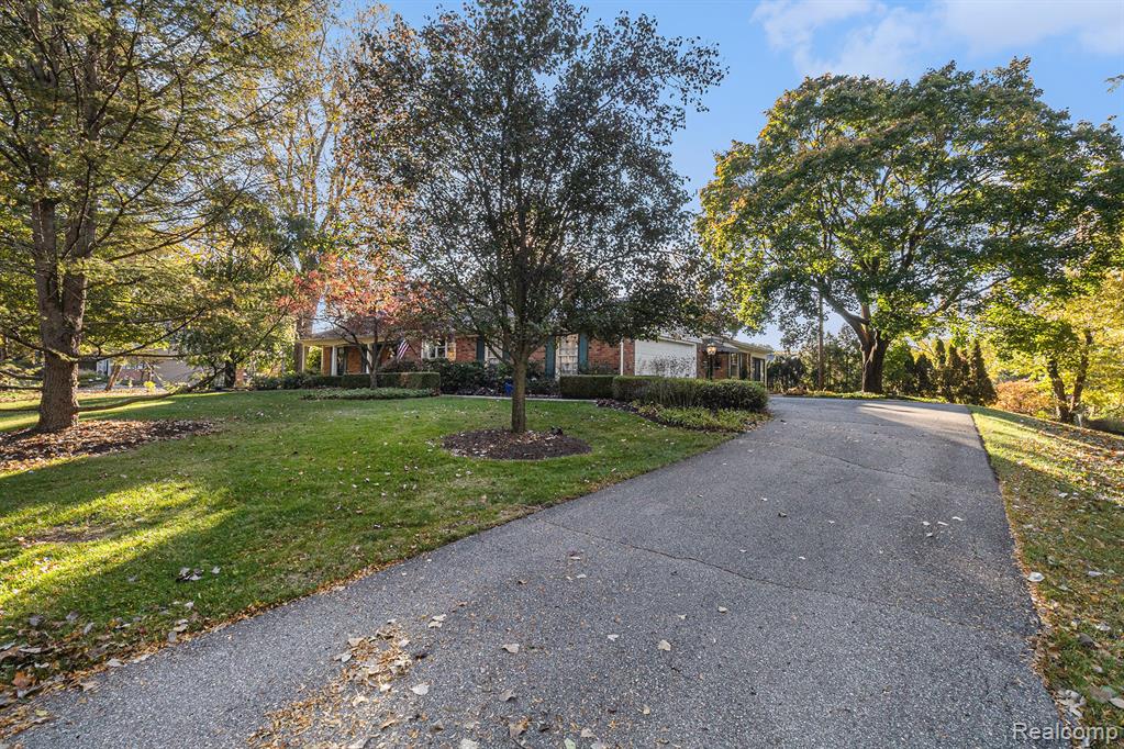 4597 Broughton Drive, Bloomfield Hills, MI 48301 — Photo 3