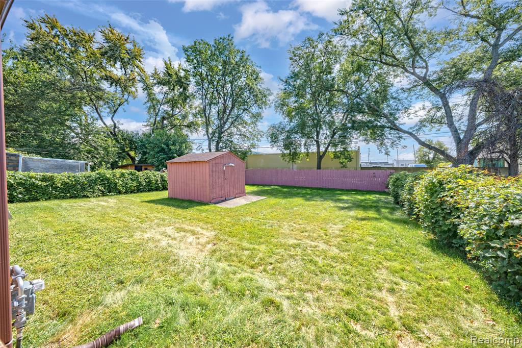 13341 Albany Street, Oak Park, MI 48237 — Photo 21