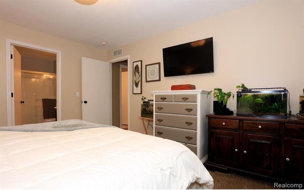 45977 Tallgrass Court, Belleville, MI 48111 — Photo 12