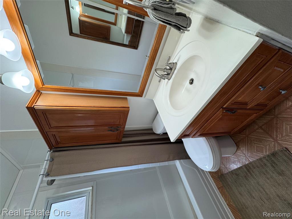 4025 Cresthaven Drive, Waterford, MI 48328 — Photo 17