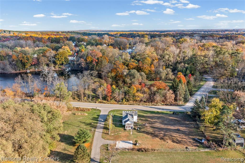 8292 Pettysville Road, Pinckney, MI 48169 — Photo 2