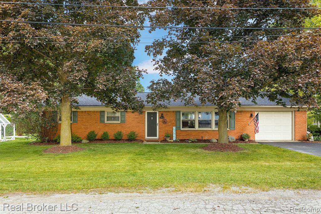 495 GLENN Court, Lake Orion, MI 48362 — front exterior
