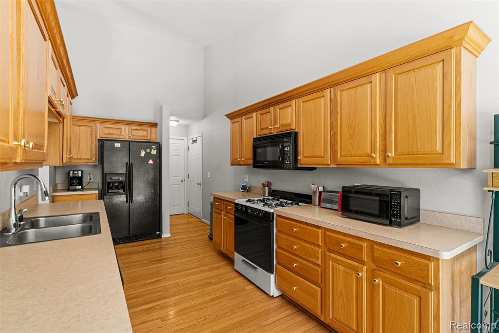 1039 Old Leake Court, 200, Holly, MI 48442 — Photo 13