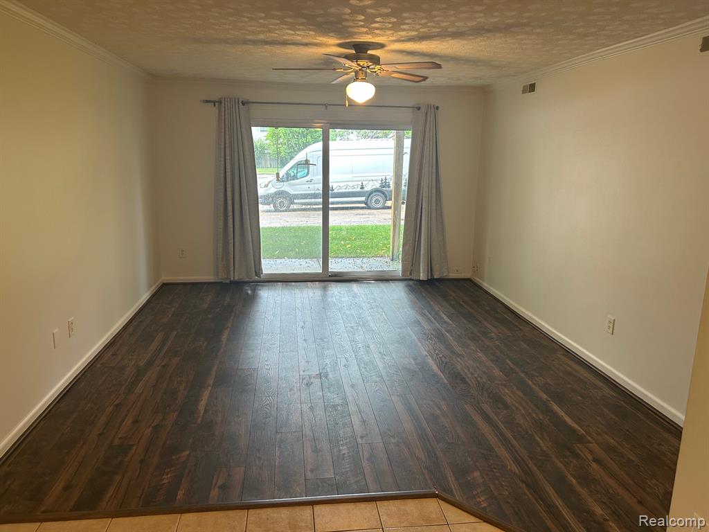 924 CHESTNUT HILL Drive, Auburn Hills, MI 48326 — Photo 7