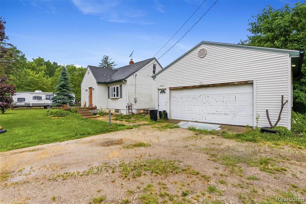 5121 Lippincott Boulevard, Burton, MI 48519 — Photo 4