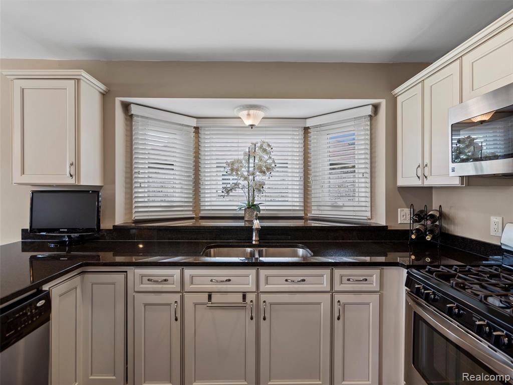53673 Cranston Drive, Macomb, MI 48042 — Photo 14