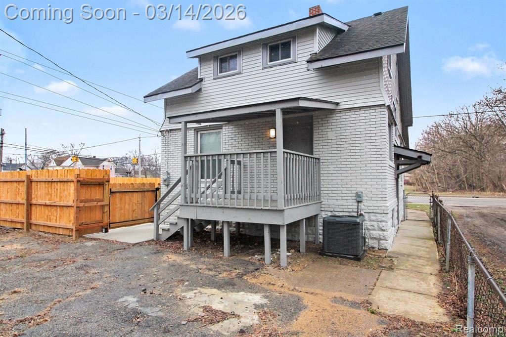 320 Cesar E Chavez Avenue, Pontiac, MI 48342 — Photo 2