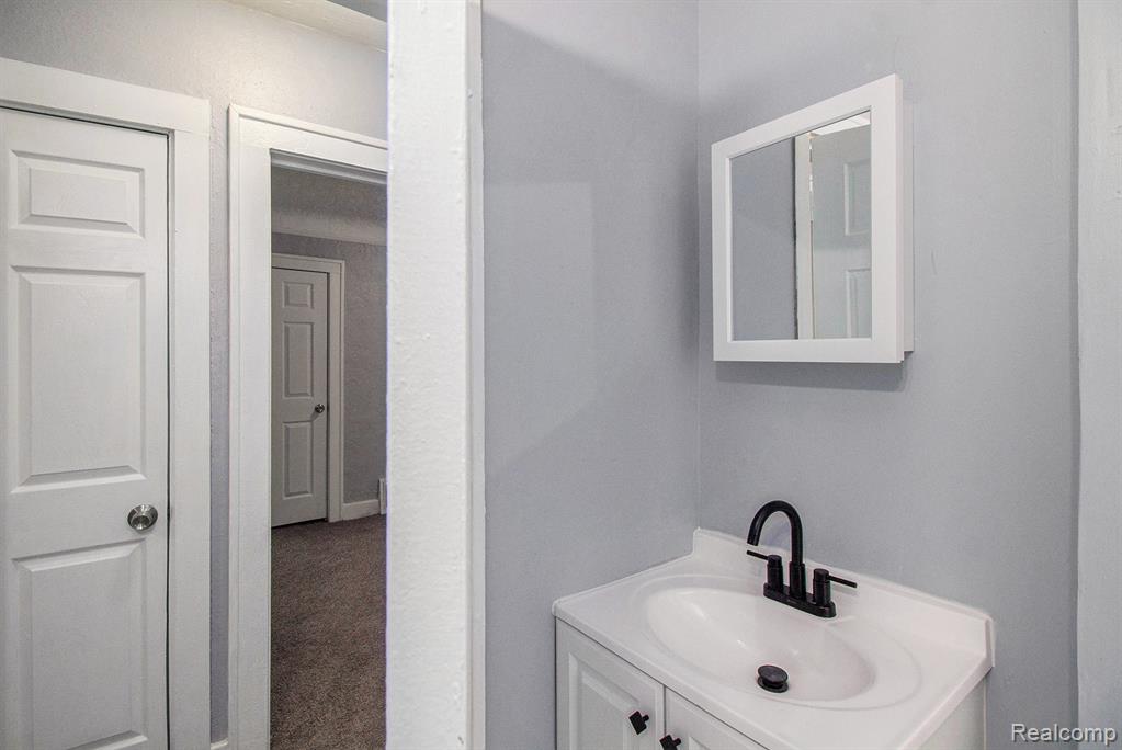 570 E KENNETT Road, Pontiac, MI 48340 — Photo 19