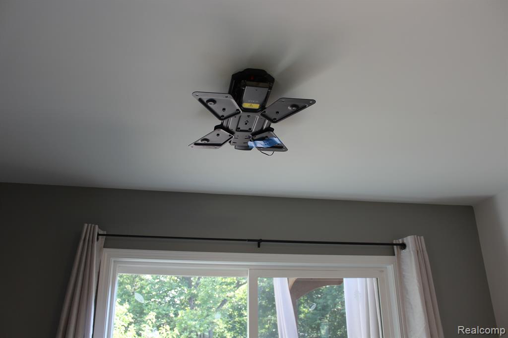 9025 GLASGOW Drive, White Lake, MI — Photo 16