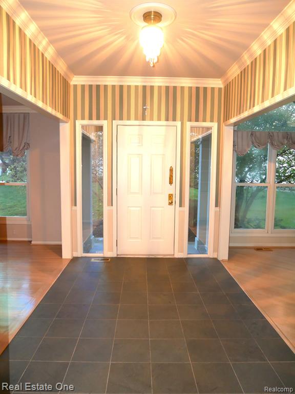 7383 SIMSBURY Drive, West Bloomfield, MI — Photo 9