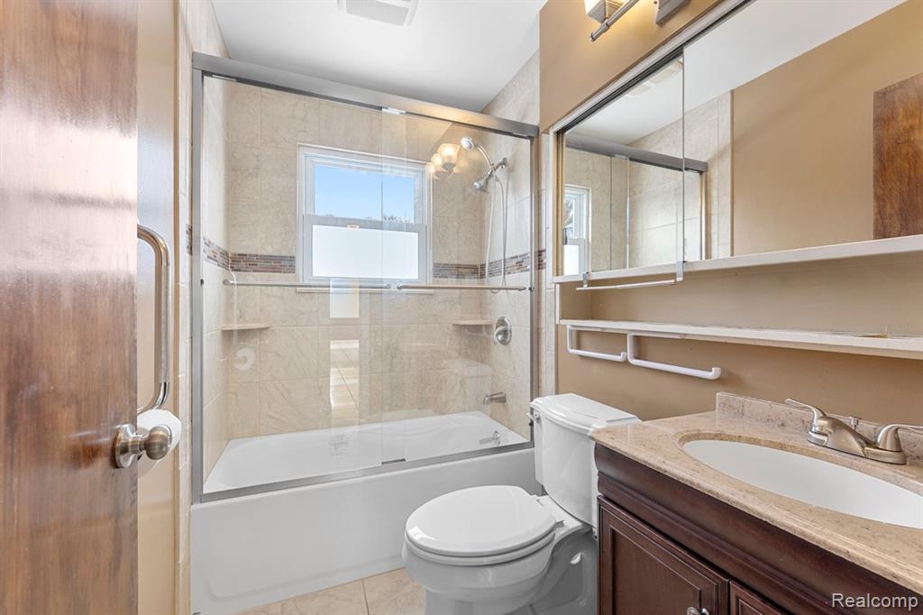 12822 Johanna Court, Riverview, MI 48193 — Photo 17