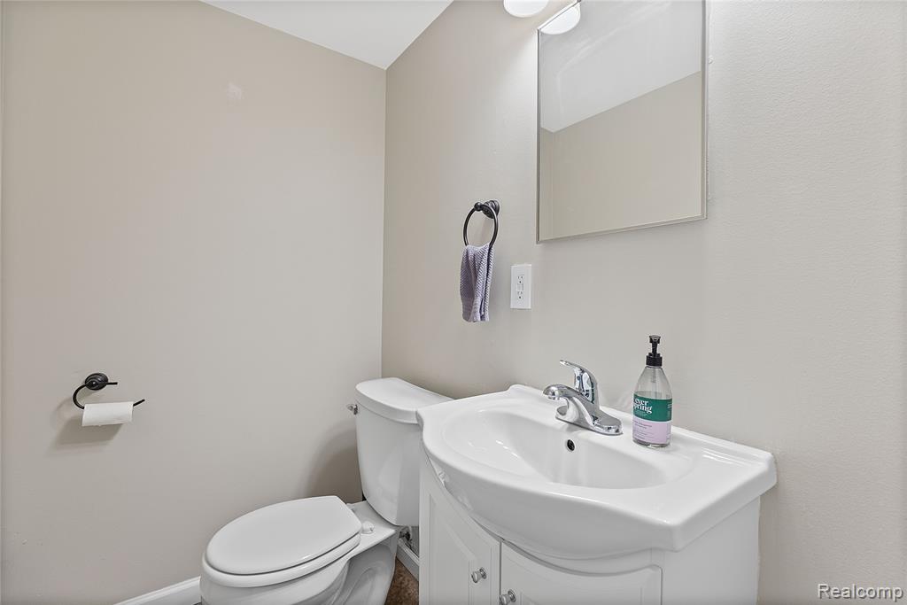 45858 KENSINGTON, Utica, MI 48317 — Photo 8