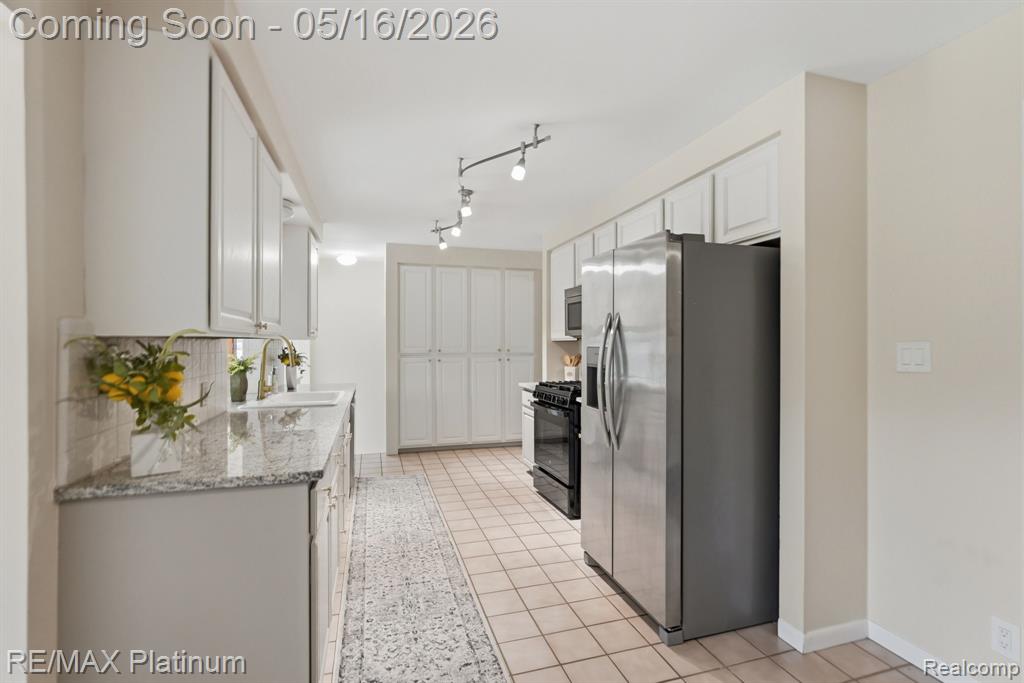 1546 S Milford Road, Milford, MI 48381 — Photo 6