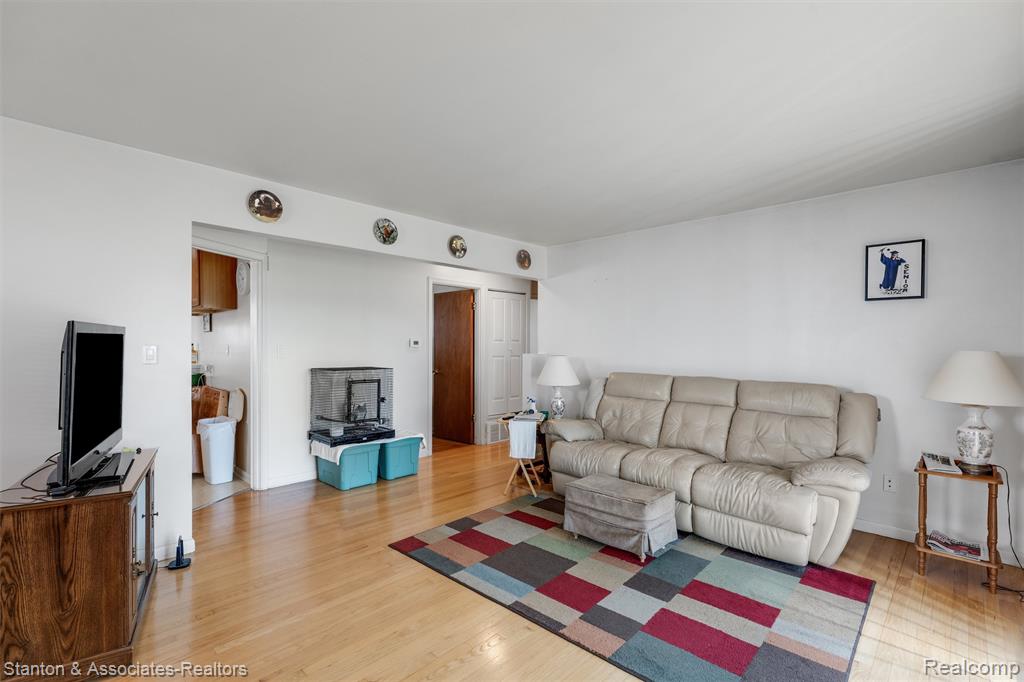 917 E Farnum Avenue, Madison Heights, MI 48071 — Photo 5
