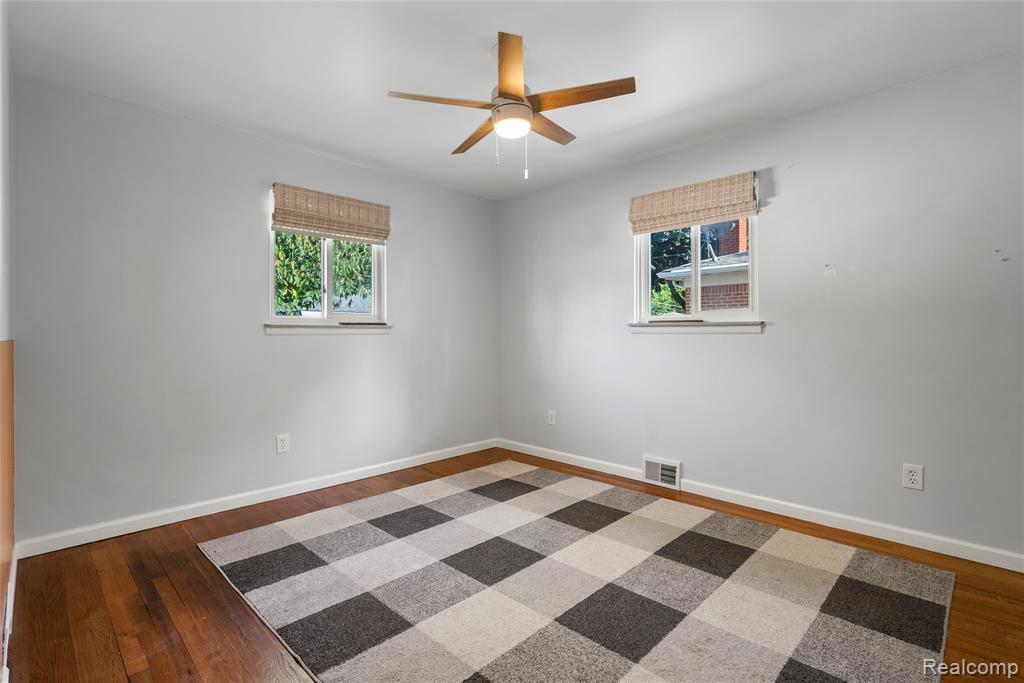 7486 Robindale Avenue, Dearborn Heights, MI 48127 — Photo 12