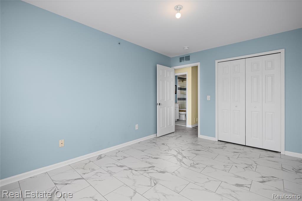 160 Sandy Lane, Walled Lake, MI 48390 — Photo 44