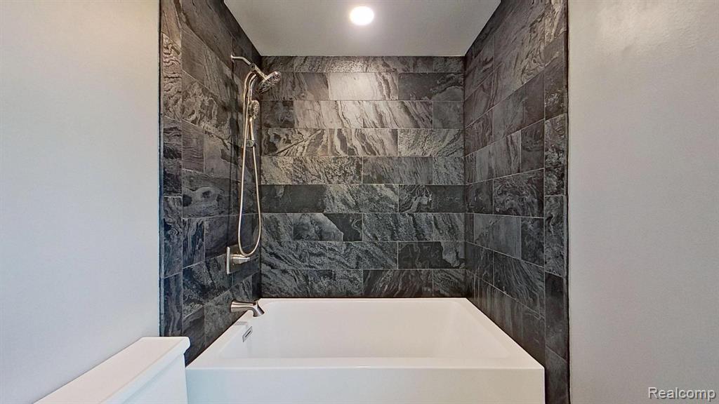8252 Tinkler Road, Sterling Heights, MI 48312 — Photo 22