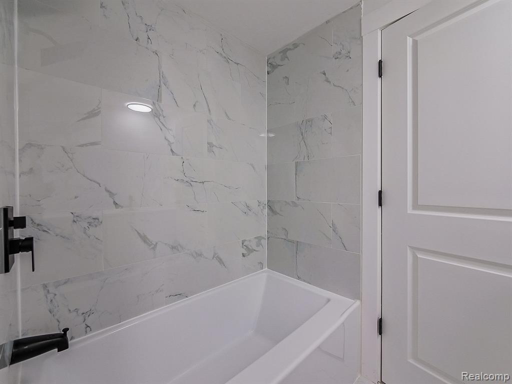 42484 MAJESTIC, Canton, MI 48188 — Photo 16