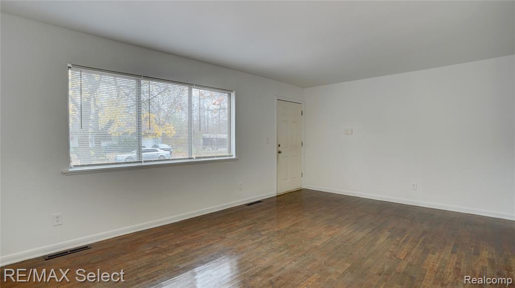 4808 Alpha Way, Flint, MI 48506 — Photo 10