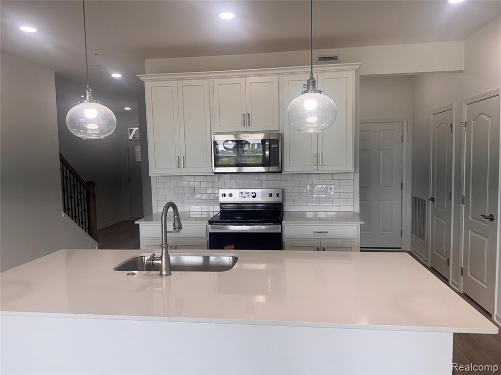 5561 E Spaniel Drive, Ann Arbor, MI 48108 — Photo 6