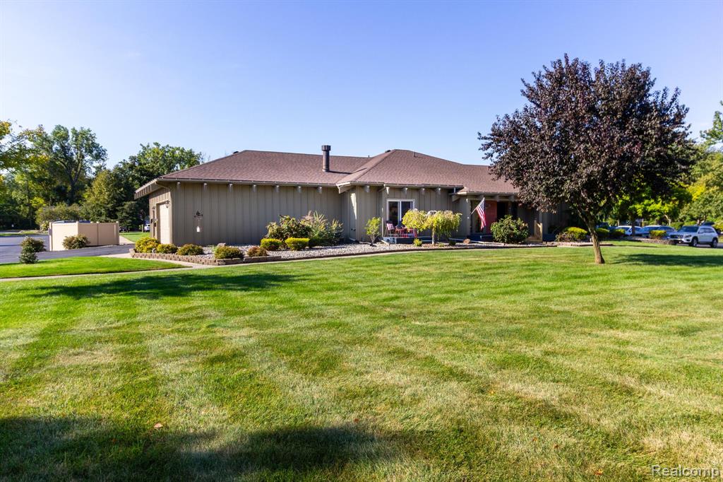 8095 Colony Drive, 23, Grosse Ile, MI 48138 — Photo 37